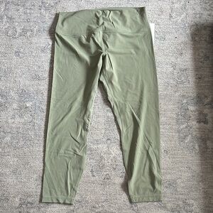 Lululemon women’s Align HR pant 25”
Size:14
Color: Rosemary green